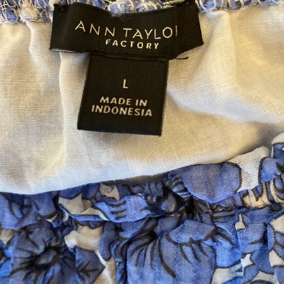 Ann Taylor Tiered Ruffled off shoulder blouse floral, size large - Picture 5 of 6